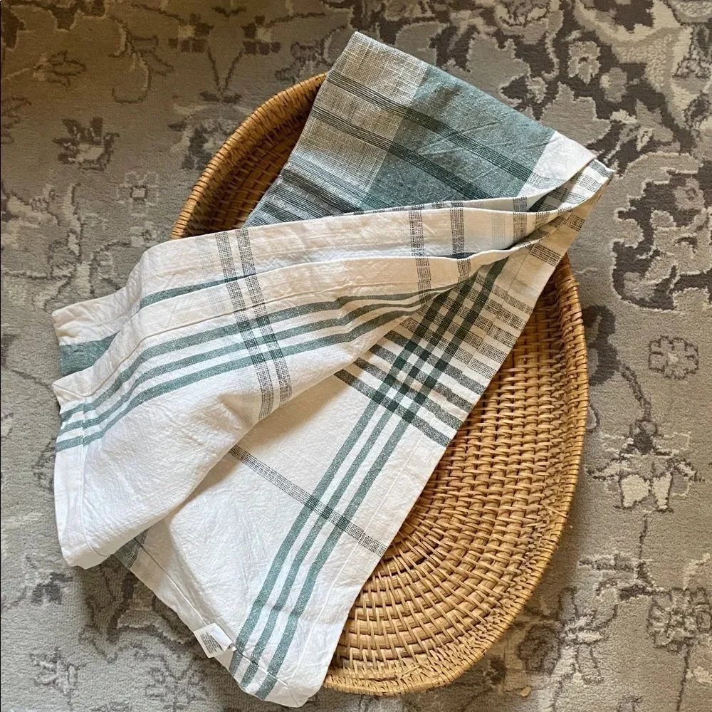 Hearth & Hand Green and White Plaid  Cotton Table Runner Good weight